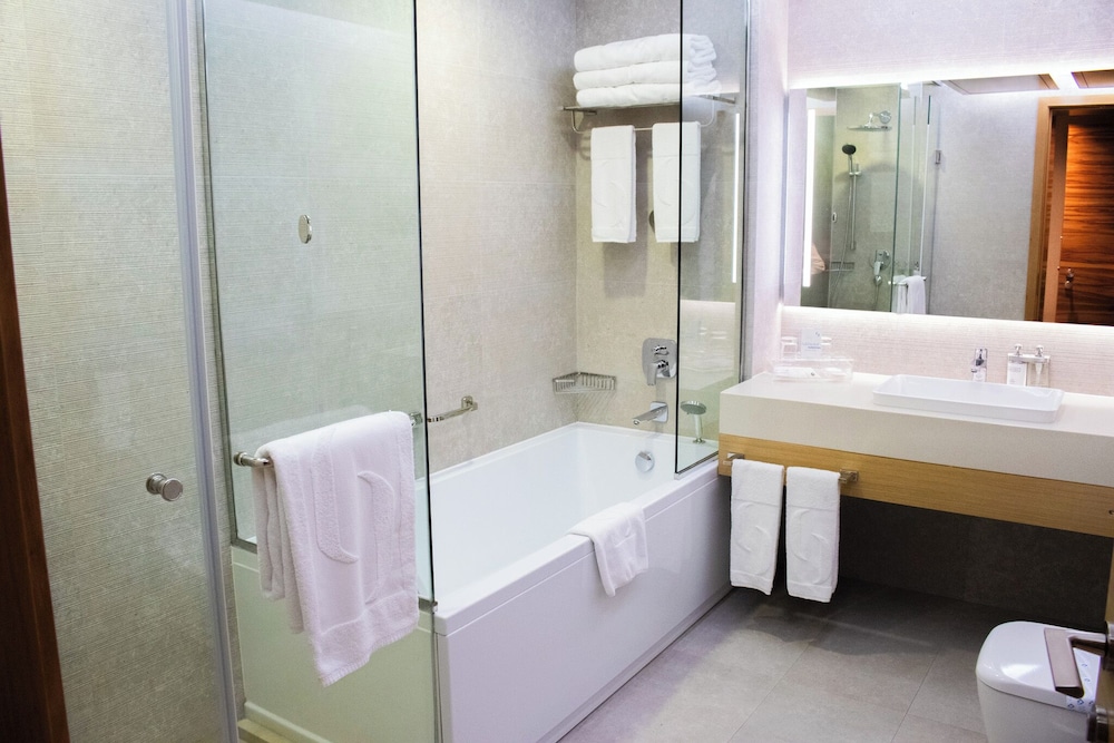 Grand Family Room - Complimentary Luxury Transfers to Jumeirah Beach and Mall of Emirates