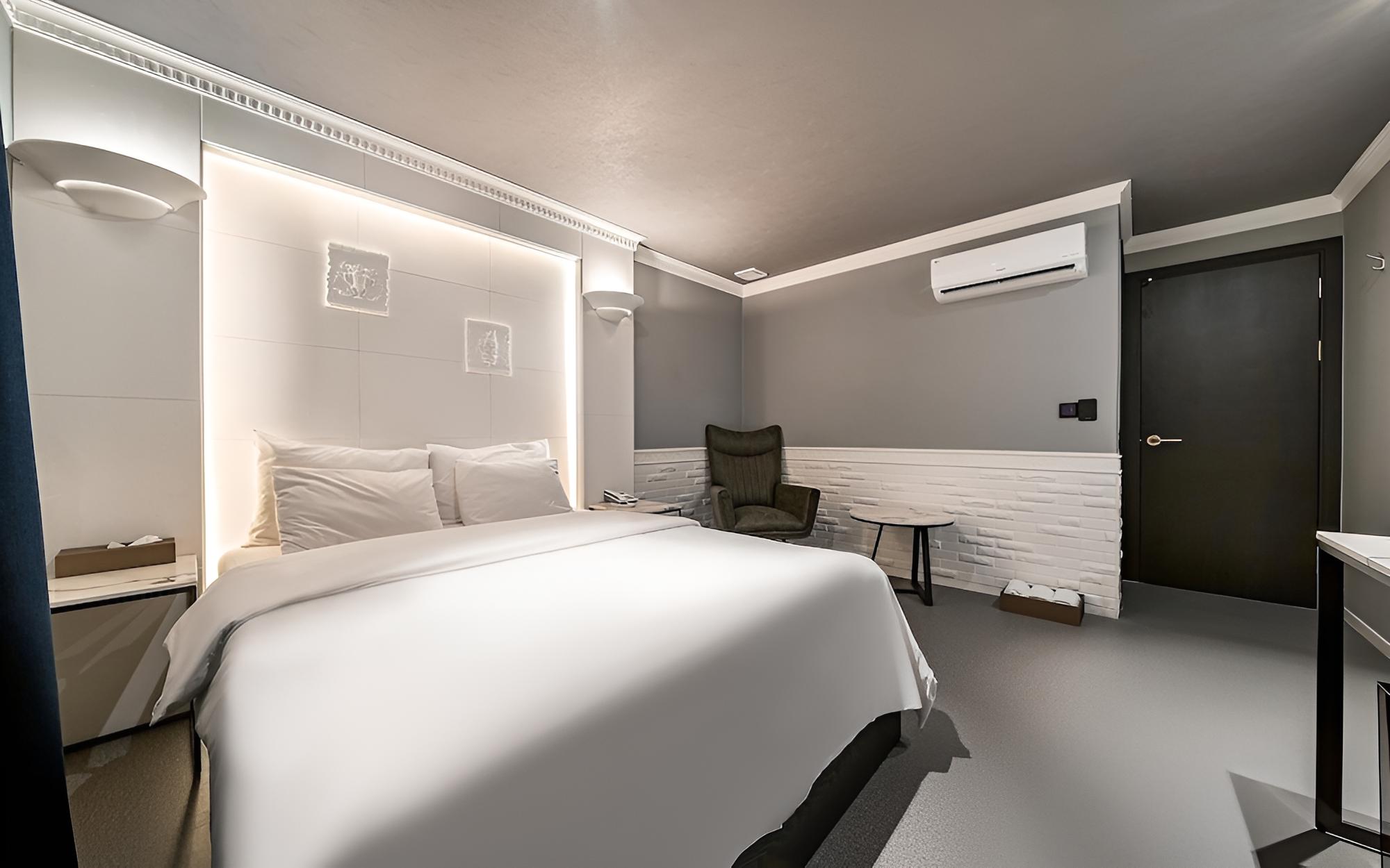 Room (Standard room (walk-in only no parkin) photo 3