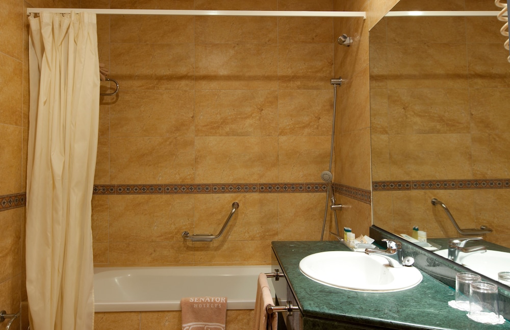 Double Room - Photo 6
