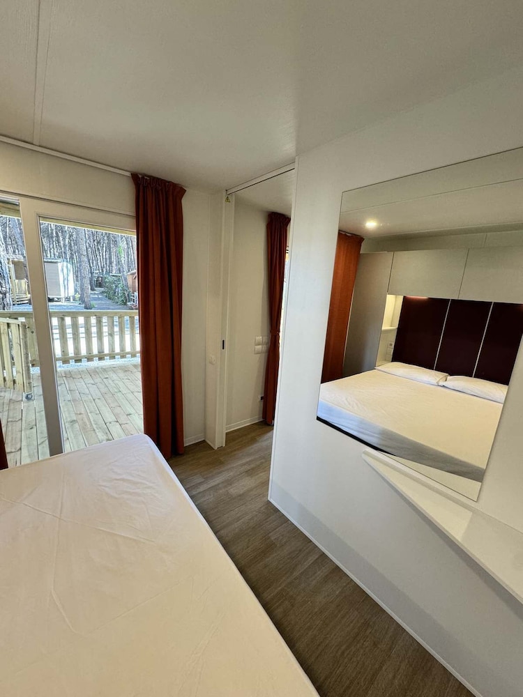 Deluxe Mobile Home, 2 Bedrooms photo 3