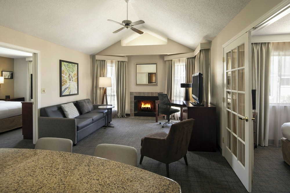Suite, 2 Bedrooms (Hearing Accessible)