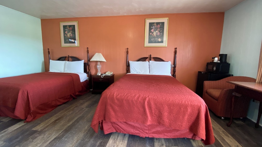 3 Double Beds Non-Smoking photo 3