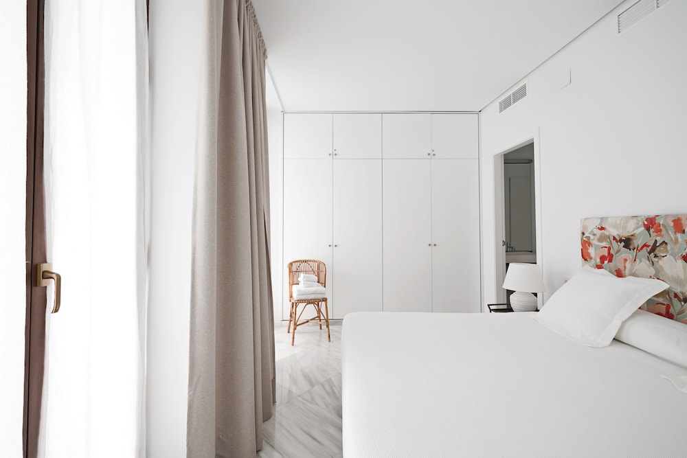 3 Bedroom Apartment - Photo 9