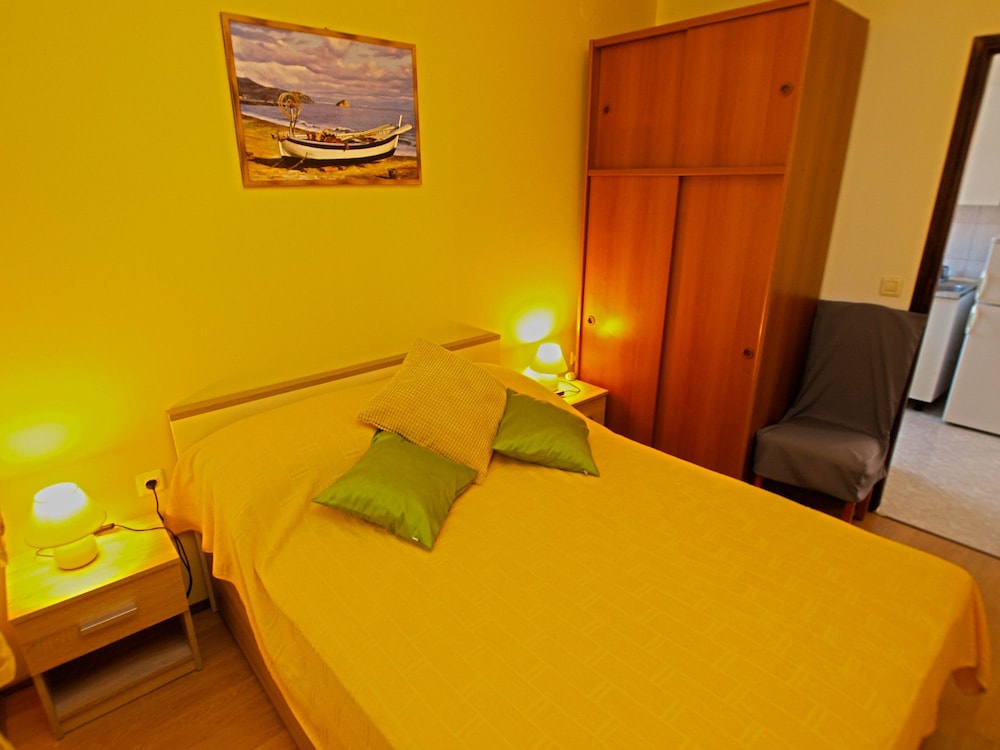 Apartment, 2 Bedrooms (768/1790)