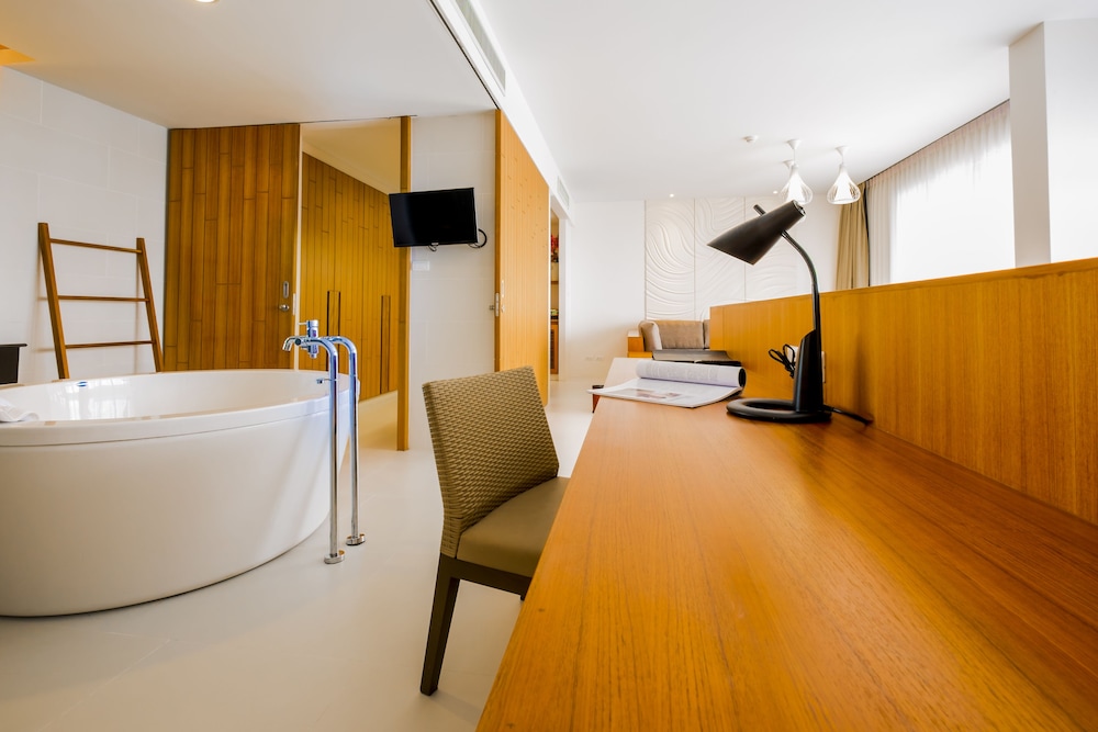 Jacuzzi Spa Suite (80 SQM.) photo 3