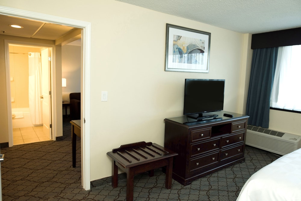 Standard Room, 1 Queen Bed - Photo 3