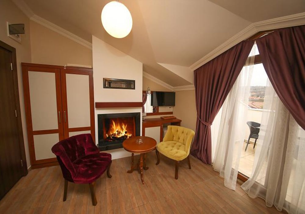 Deluxe Room, Fireplace photo 3