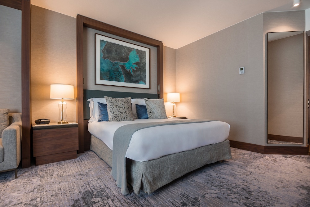 Classic Room, 1 Queen Bed (High Floor) thumbnail 6