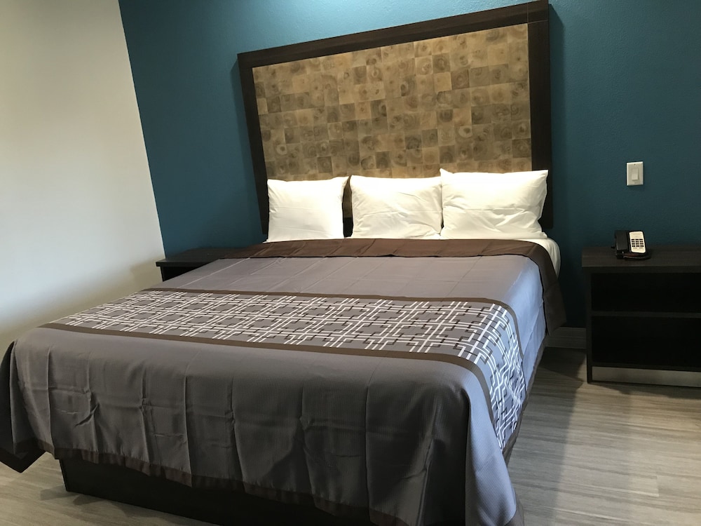 Deluxe Single Room, 1 King Bed, Non Smoking