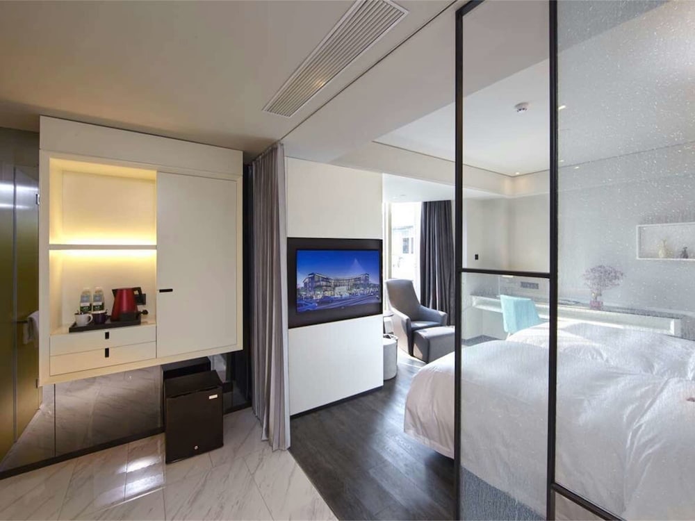 Deluxe Room, 2 Twin Beds photo 2