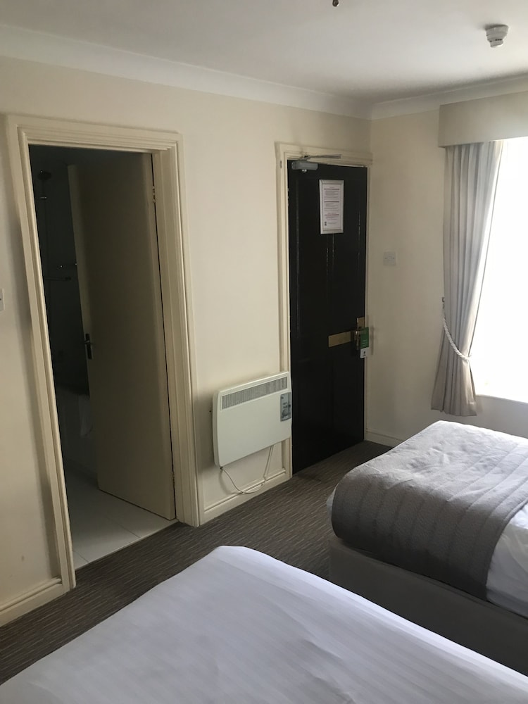 Standard Room, 2 Twin Beds, Non Smoking, Courtyard View - Photo 4