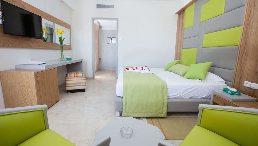 Basic Double or Twin Room - Photo 1