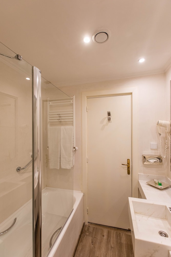 Standard Twin Room - Photo 5