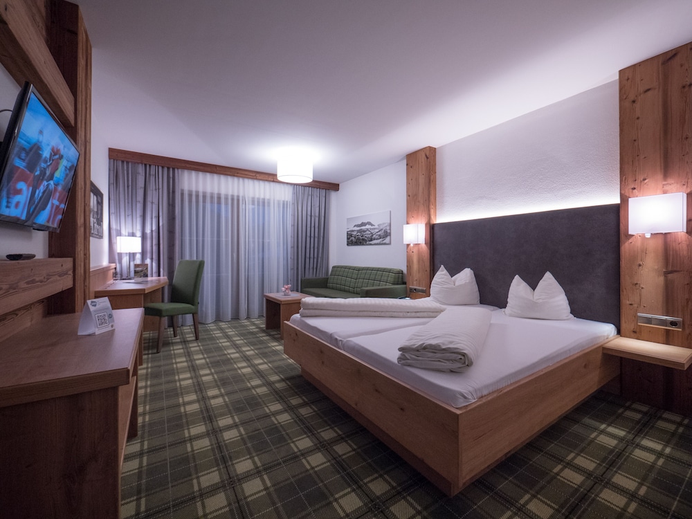 Deluxe Double Room, 1 Queen Bed photo 1