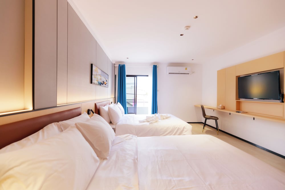 Deluxe Room, 2 Queen Beds, Balcony