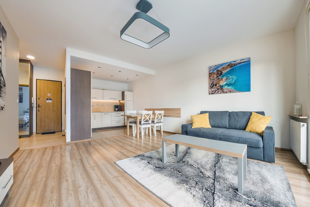Apartment (C9)