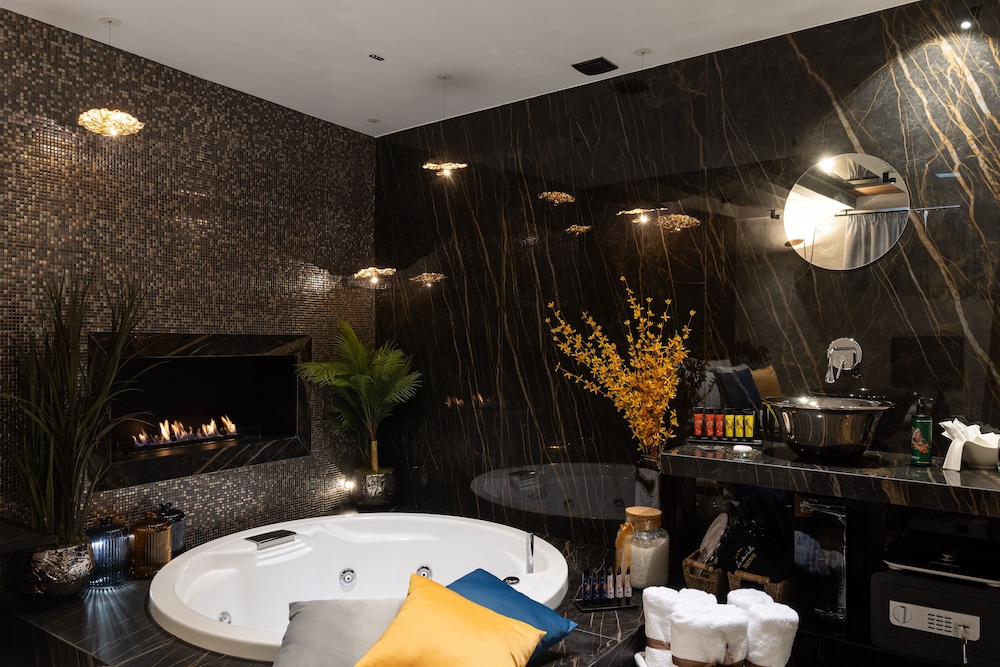 Luxury Apartment, Private Bathroom