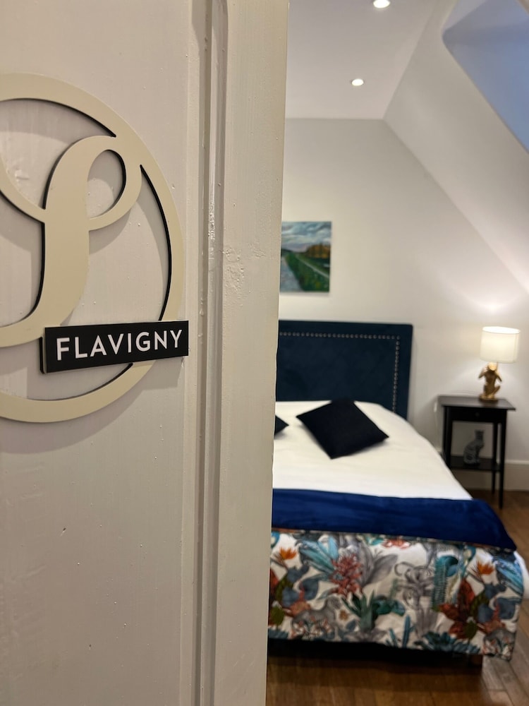 Superior Double Room, Shared Bathroom (Flavigny) photo 3