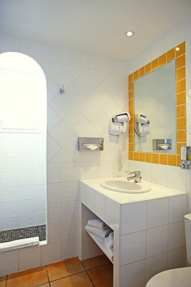Standard Double Room, City View or Country View - Photo 2
