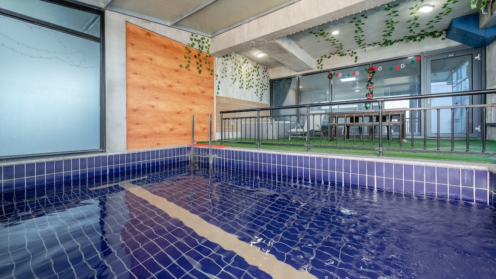 Basic Room, 1 Bedroom (A102 Pool Villa)