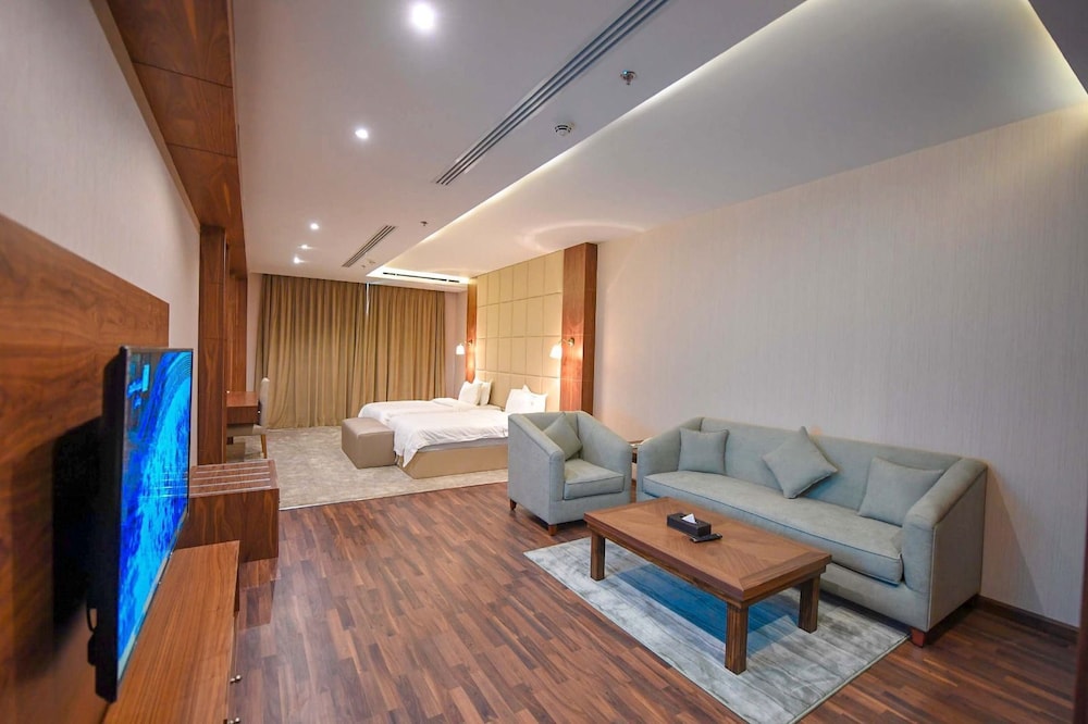 Junior Studio Suite, 1 Queen Bed