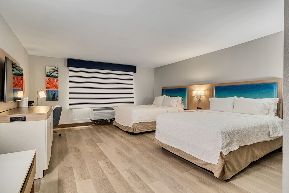 Standard Room, 2 Queen Beds, Roll-in Shower (Mobility Accessible) - Photo 1