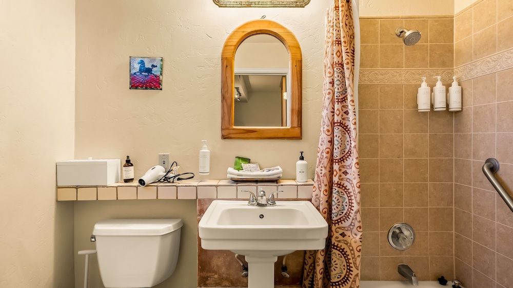 Suite 2 photo 3
