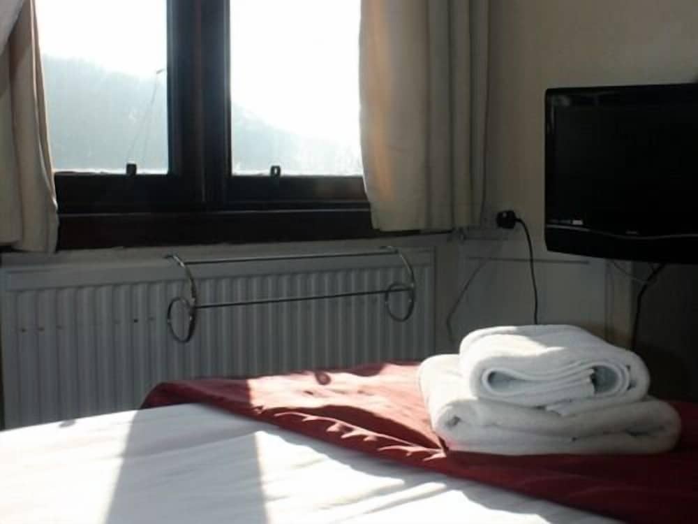 Twin Room, Shared Bathroom