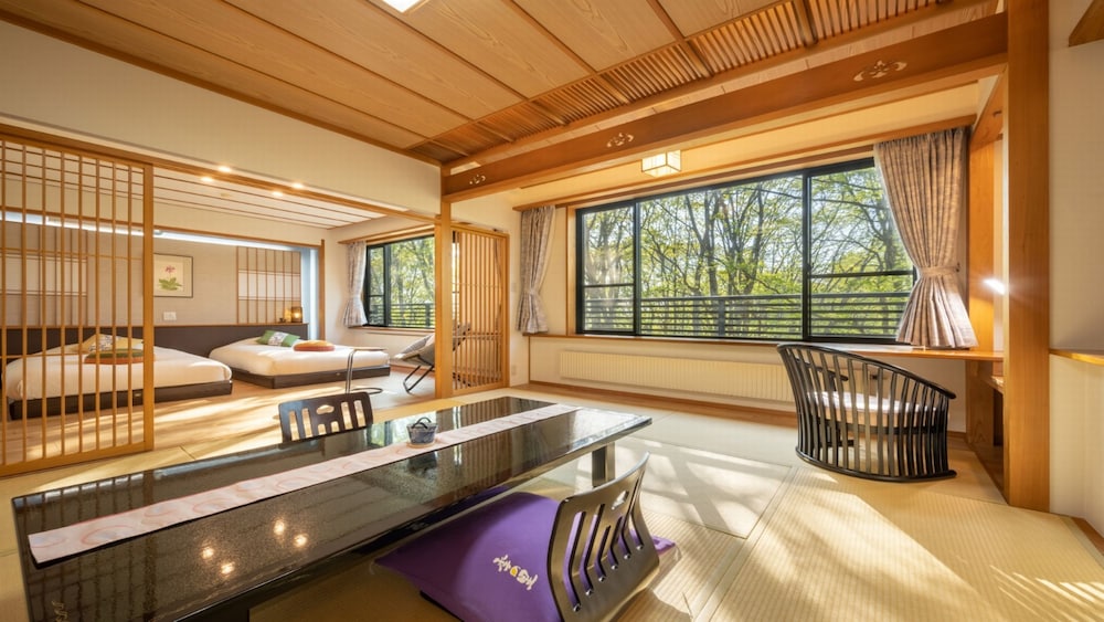[Chic Modern] Twin + Japanese Room with 8 Tatami Mats, Non-Smoking