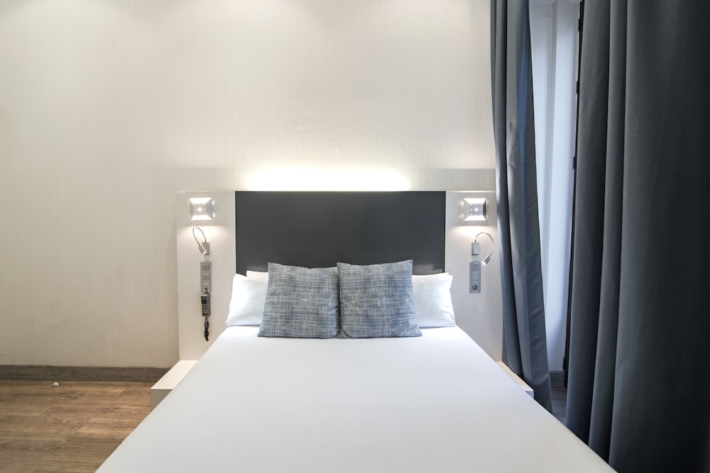 Standard Double Room - Photo 1