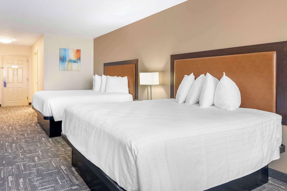 Standard Room, 2 Queen Beds, Non Smoking, Refrigerator & Microwave photo 2