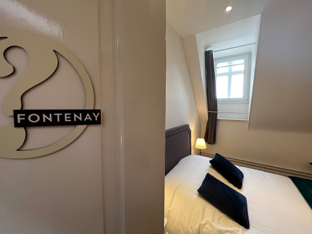 Classic Double Room, Shared Bathroom (Fontenay) photo 3