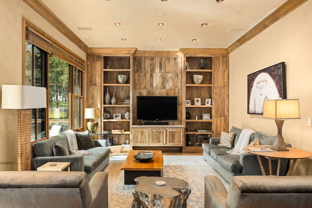Luxury Townhome, 4 Bedrooms, Hot Tub, Slope side photo 2