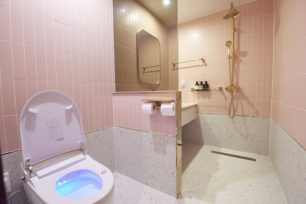Standard Double Room - Photo 6