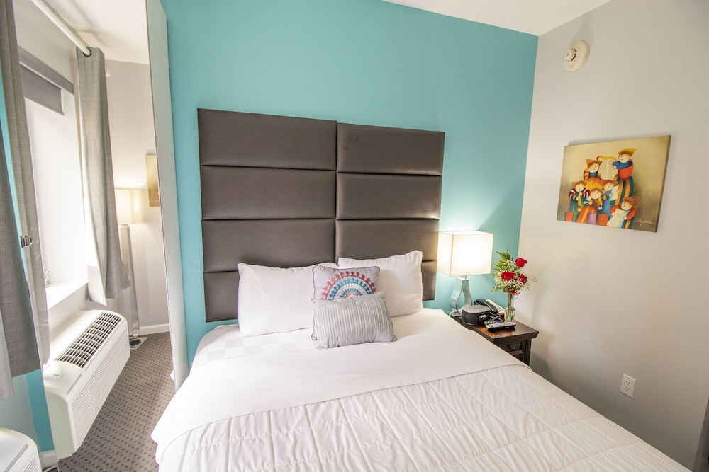Standard Room 1 King Bed City View photo 3