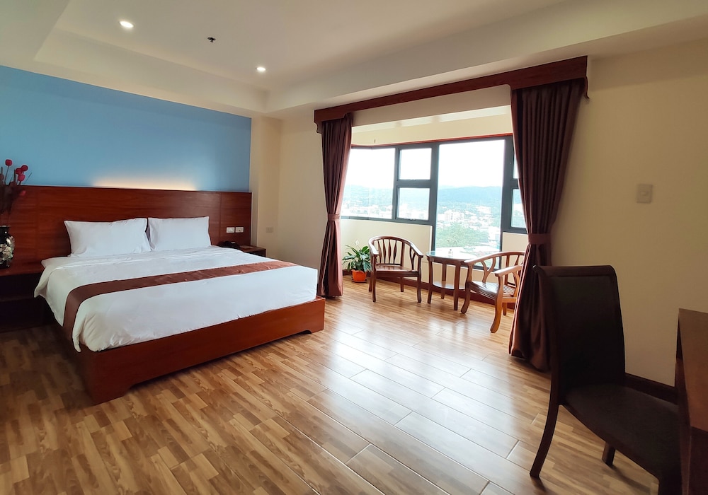 Comfort Room, City View - Photo 4