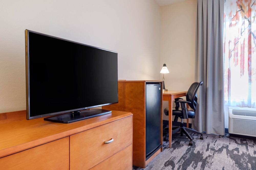 Room, 2 Queen Beds (Mobility/Hearing Access, Roll-In Shwr) - Photo 3