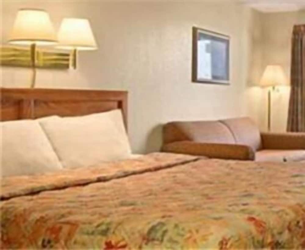 Suite, 2 Queen Beds, Non Smoking - Photo 2