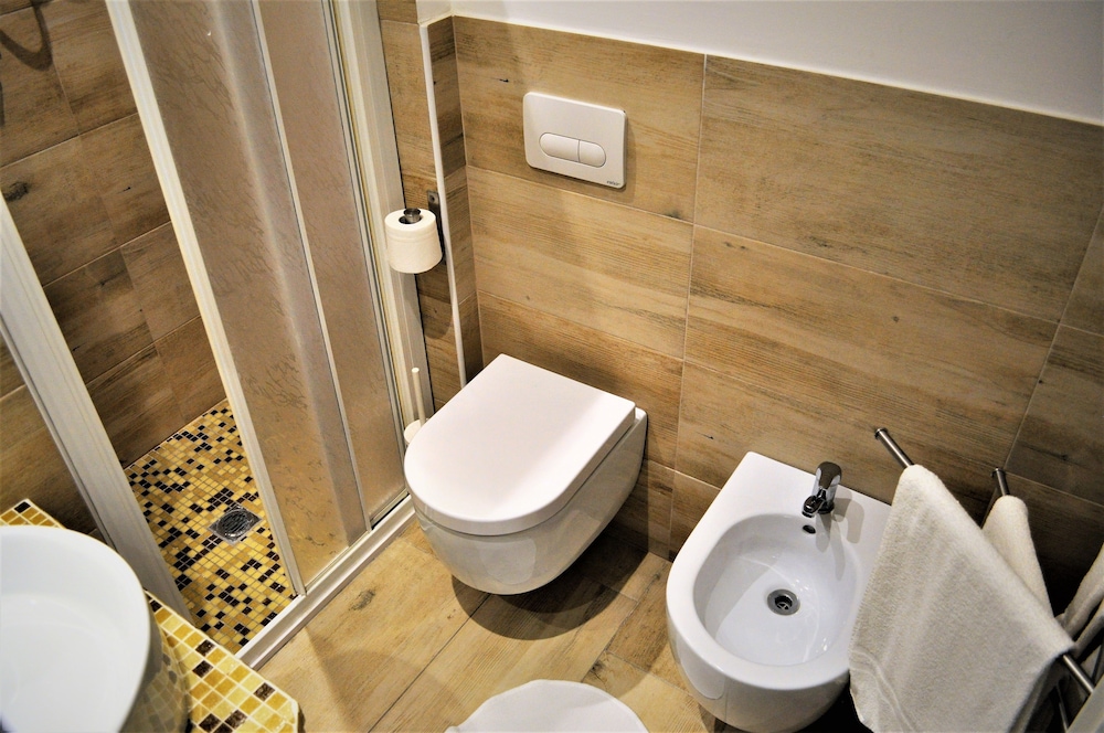 Quadruple Room - Photo 5