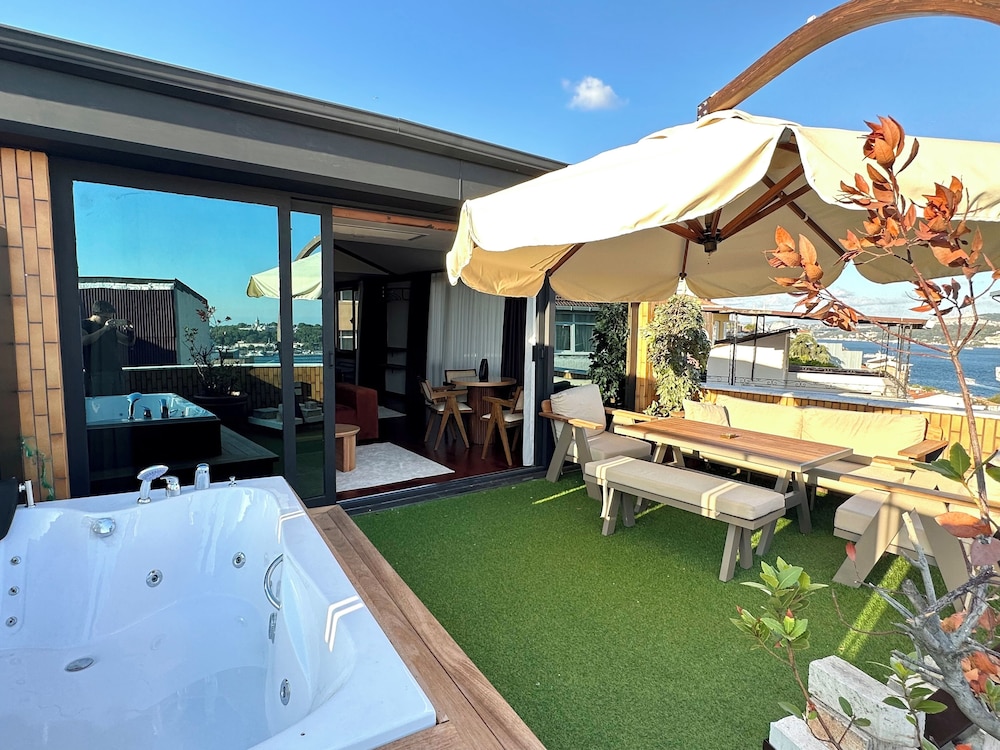 Honeymoon Penthouse photo 2