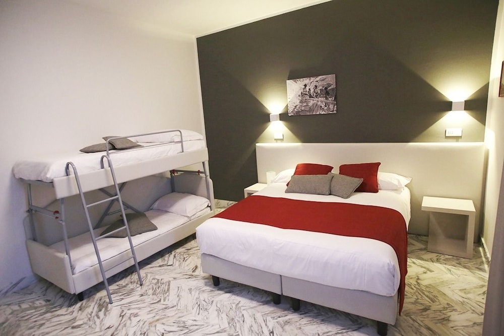 City Quadruple Room photo 1