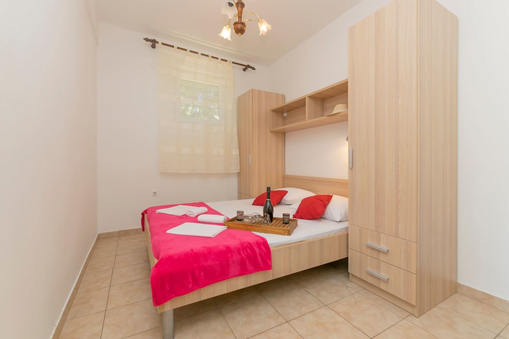 Apartment (A2)