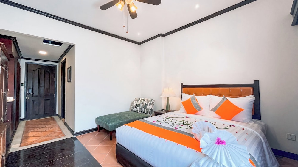 Deluxe Double or Twin with Sofa Bed
