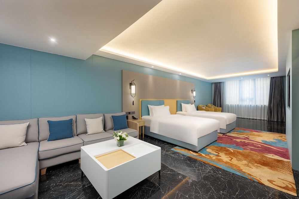 Standard Room, 2 Double Beds, Bathtub, Mountain View photo 2