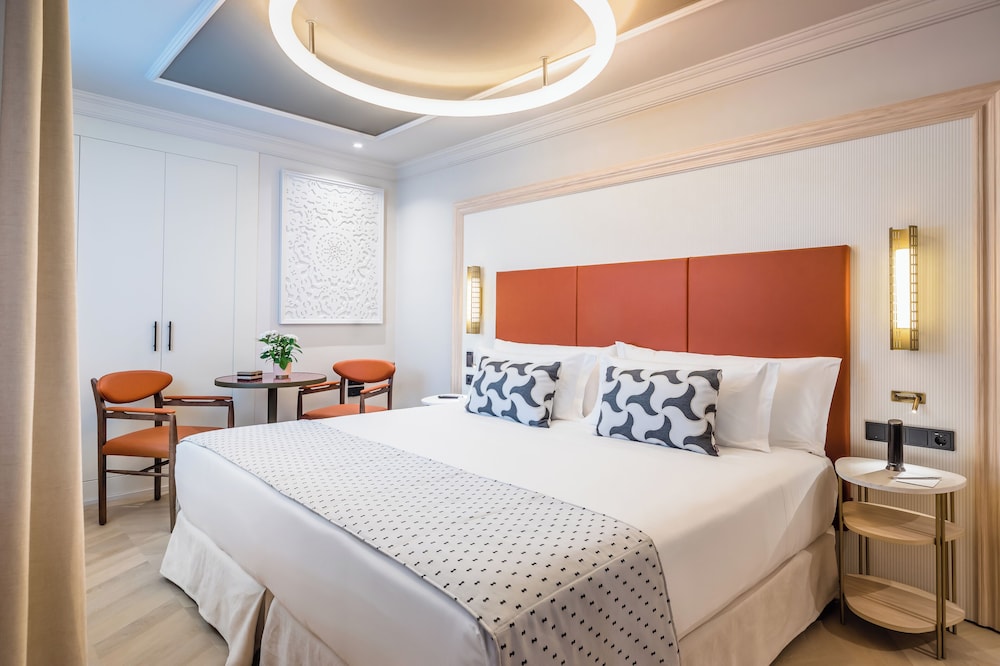 Family Room, Connecting Rooms