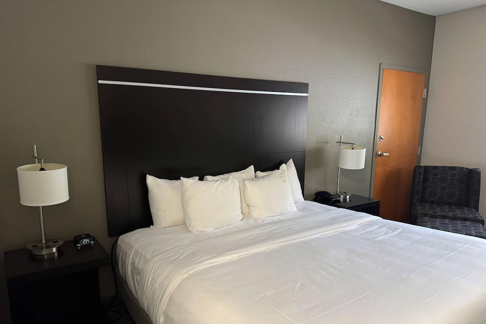 Room, 1 King Bed, Non Smoking (Efficiency) - Photo 1