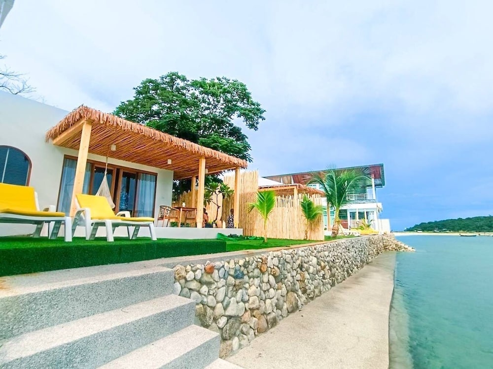 Grand Private Beachfront Villa - Photo 11