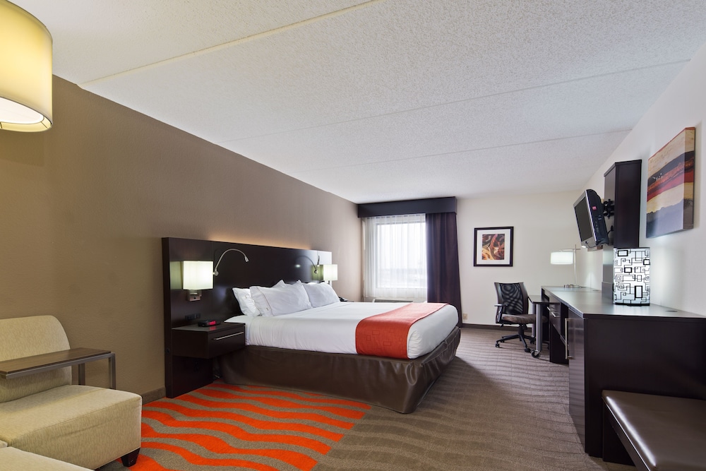 Suite, 1 King Bed - Photo 1