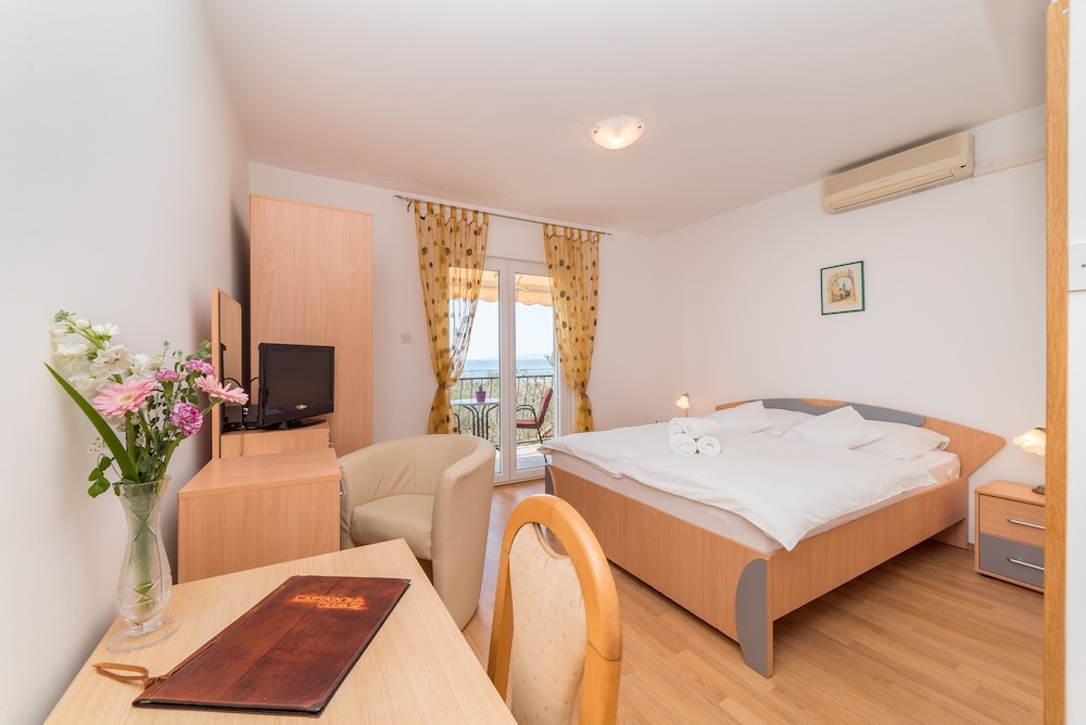 Deluxe Double Room, Sea View (105)