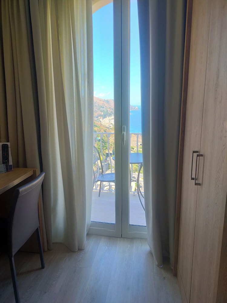 Basic Single Room, 1 Twin Bed, Balcony, Sea View